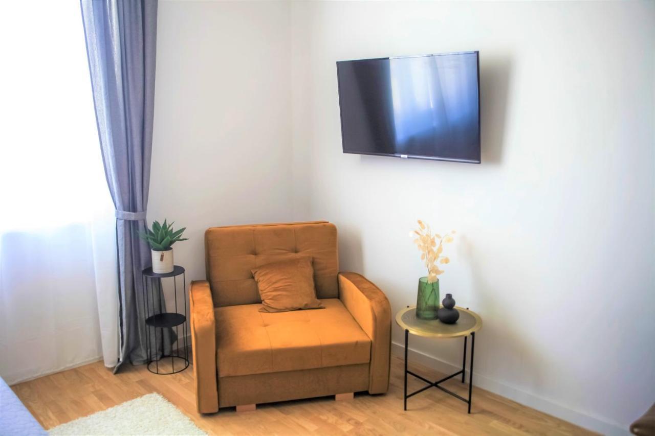 Hedone City Luxury Apartments With Free Parking พูลา ภายนอก รูปภาพ
