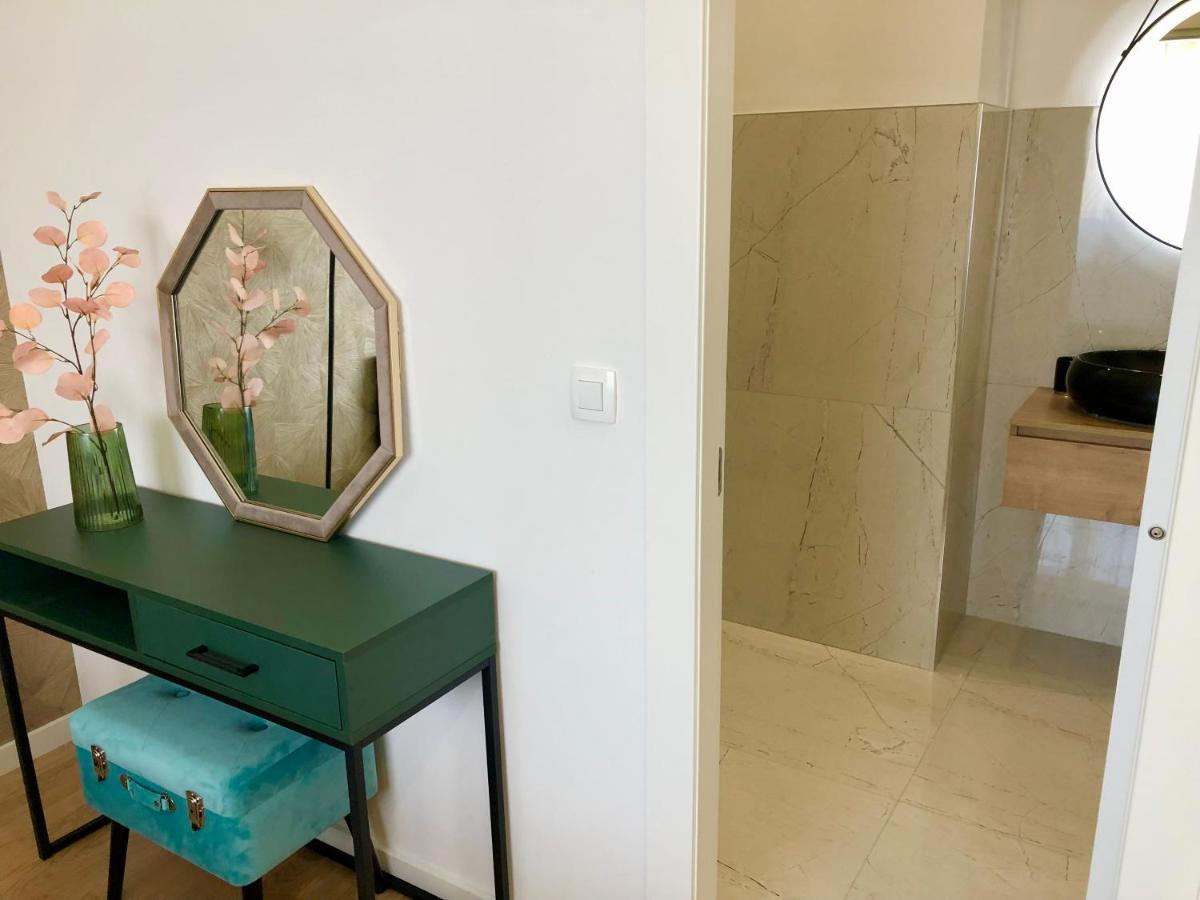 Hedone City Luxury Apartments With Free Parking พูลา ภายนอก รูปภาพ