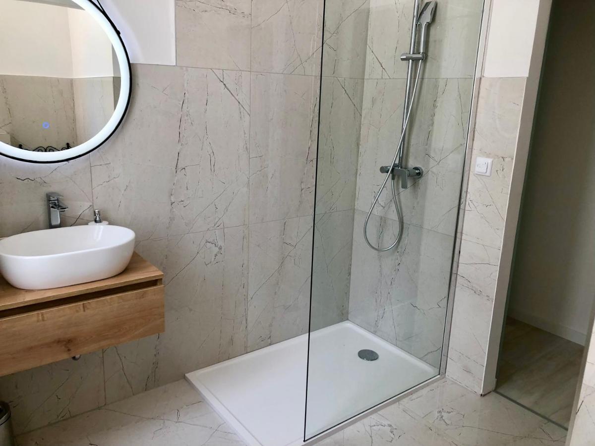 Hedone City Luxury Apartments With Free Parking พูลา ภายนอก รูปภาพ