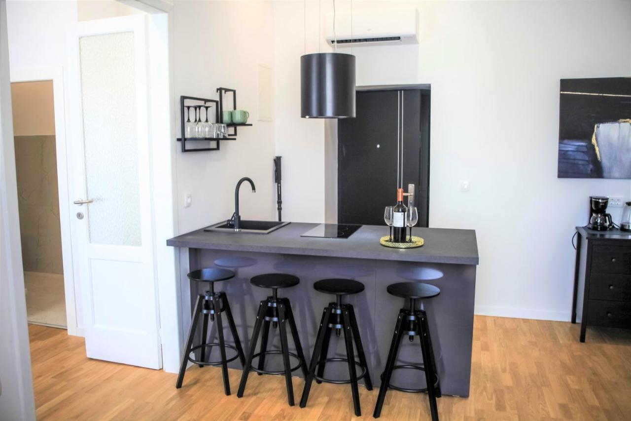 Hedone City Luxury Apartments With Free Parking พูลา ภายนอก รูปภาพ